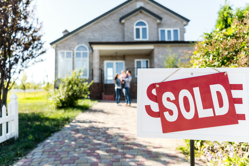 sold house with family on background