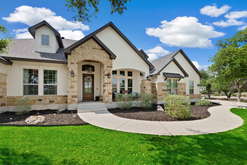 Beautiful new home with great curb appeal